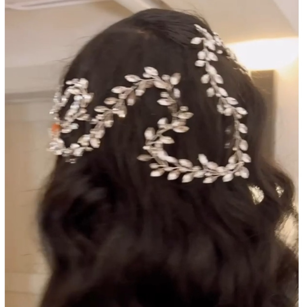 STUNNING*** Aiandeva Wedding Hair Piece.